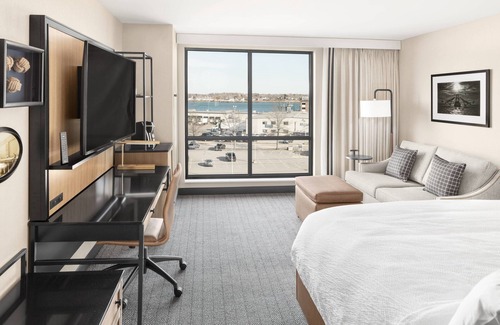 Downtown Portland Hotel | Courtyard Portland Downtown/Waterfront