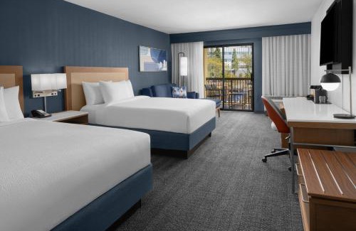 Kearny Mesa Hotel | Courtyard San Diego Central - Outdoor Pool, Bar & Restaurant