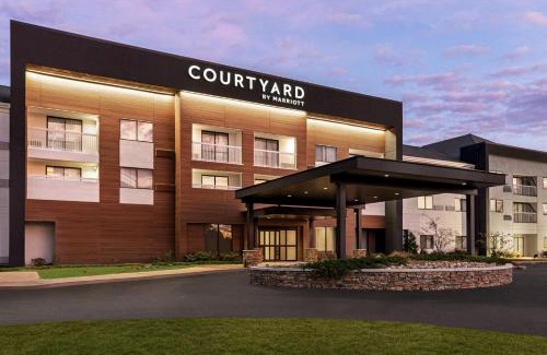 Tupelo Hotel | Courtyard Tupelo