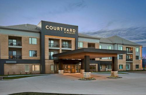 Wausau Hotel | Courtyard Wausau