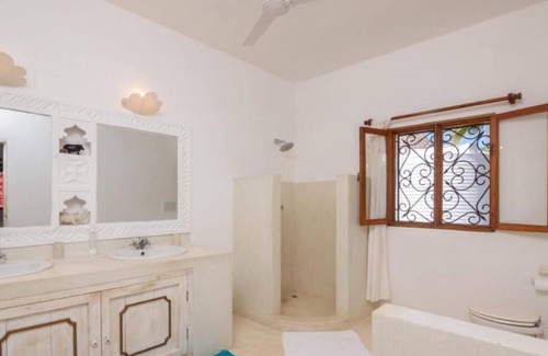 Malindi Marine National Park Villa | Couzy villa casaurina in Malindi, Kenya