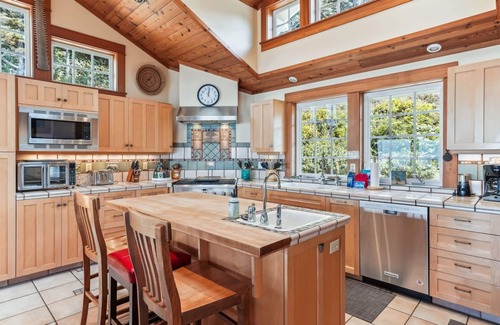 Arch Cape House | Cove Beach Lodge - Beachfront! - Beachcomber Vacation Homes