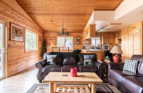 Patton Cabin | Cove Cabin. Lakefront, Hot Tub, Swing Set, Dock Privileges. Sauna. Game Room. Stunning Views!