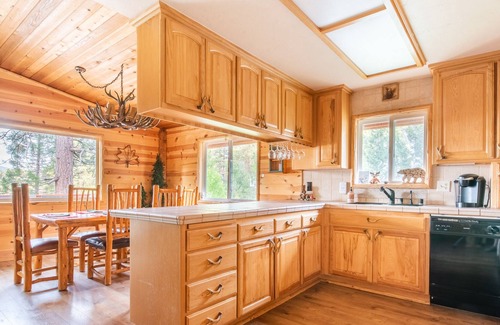 Patton Cabin | Cove Cabin. Lakefront, Hot Tub, Swing Set, Dock Privileges. Sauna. Game Room. Stunning Views!