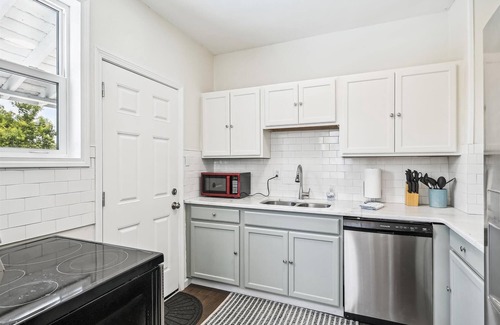 Bunkers Cove House | Cove Cottage - 3 Bedroom w/Private Pool. Sleeps 6. Quiet Community, Close to Fishing Marinas.
