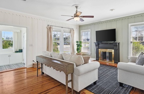 Bunkers Cove Cottage | Cove Cottage by the Beach15 min to beaches