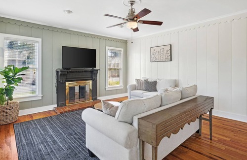 Bunkers Cove Cottage | Cove Cottage by the Beach15 min to beaches