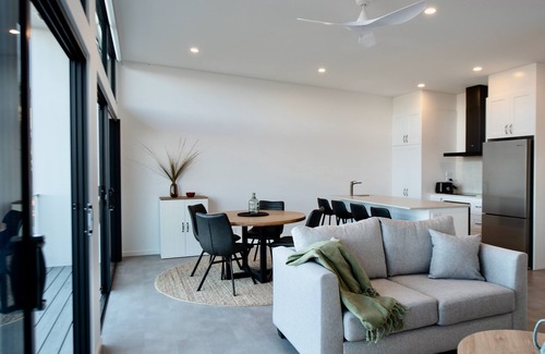 Penneshaw Apartment | Cove Landing Marina Apartment03 - The YC Lily May