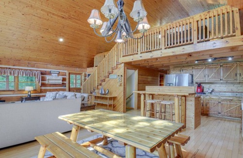 Vonore Apartment | Cove Life Cabin on the Lake!