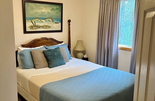 Lusby Cabin | Cove Point Beach Retreat. Fossil Hunting & More. Come Relax & Explore!