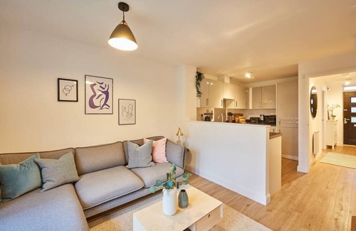 Tatenhill House | Coventry Serviced Home for 6 +2, 150Mbp Wi-Fi + Parking