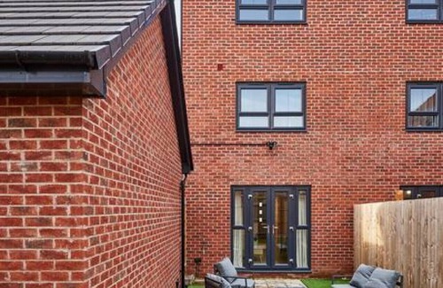Tatenhill House | Coventry Serviced Home for 6 +2, 150Mbp Wi-Fi + Parking