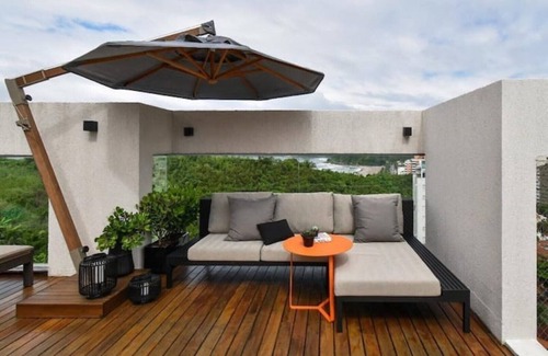 Tombo Apartment | Cover! Heated pool and beach service.