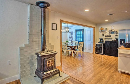 Gun Barrel City House | Covered Deck & Fire Pit: Gun Barrel City Escape!