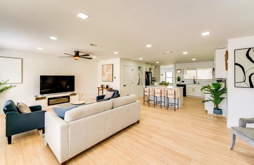 Irving House | Covered Patio and Private Yard Dallas Area Home