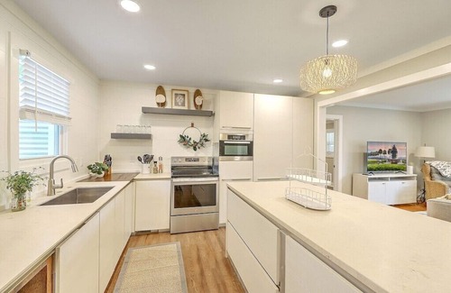 North Charleston House | Covered patio, fenced back yard, open floor plan