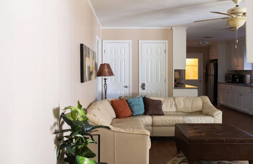 Redmond Terrace House | Covered Pool 1 Mi Walk to Kyle Field