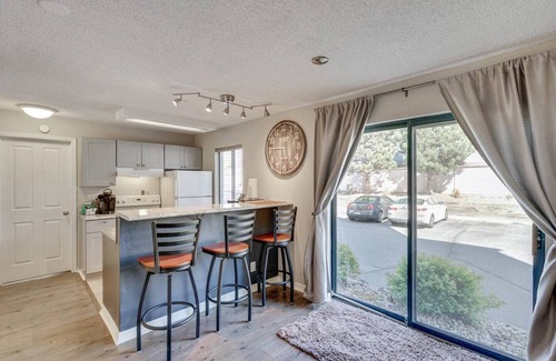 Englewood Apartment | Coveted DTC Apartment! Free Parking & Fast WiFi!