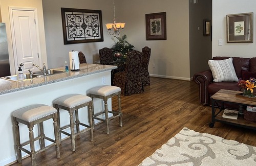 Covington House | Covington 3 bedroom/3 bath, near Cinelease