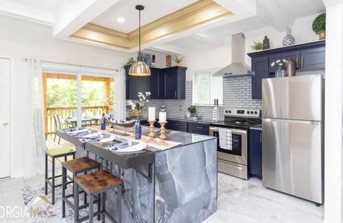 Covington House | Covington's Beautiful 2 bedroom two bath beauty .5 from the square