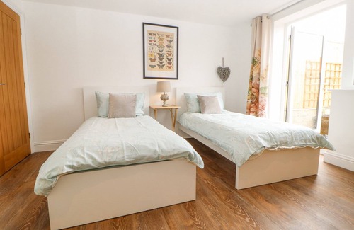 Thirsk House | COW CORNER, family friendly, with a garden in Northallerton