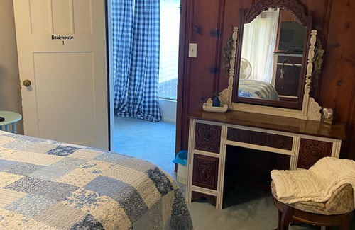 Calvert Other | Cow Creek Farmhouse w/Kitchenette spacious quit countryside