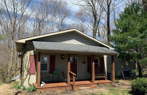 Cuba Cabin | Cowan Lake Retreat is the perfect getaway for the nature lover or just to relax.