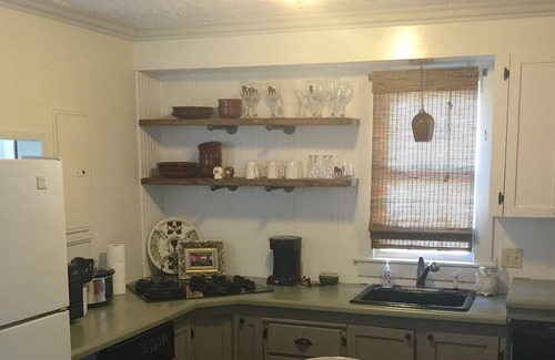 Starkville Cottage | Cowbell Cottage, 2 BR, Downtown, Close to Campus, Walk to Campus