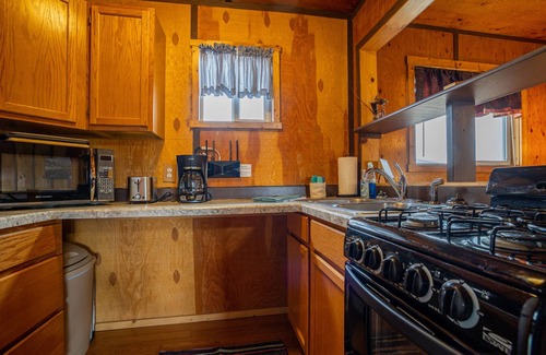Cody Apartment | Cowboy Bunkhouse #1, rustic charm, located in South Fork Valley, 10 minutes from Downtown Cody