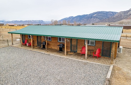 Cody Apartment | Cowboy Bunkhouse #1, rustic charm, located in South Fork Valley, 10 minutes from Downtown Cody