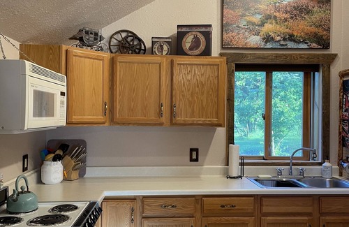 Helena Cabin | Cowboy Cabin Getaway