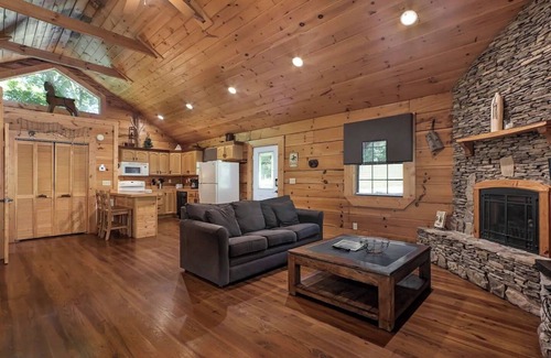 Tellico Plains Cabin | Cowboy cabin. Modern log cabin spacious studio with HOT TUB that will take you back in time.