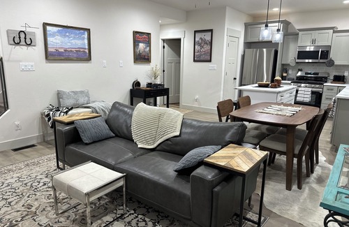 Elko House | Cowboy Chic townhome with AC in Elko