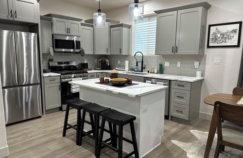 Elko House | Cowboy Chic townhome with AC in Elko