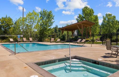 Cle Elum House | Cowboy Corner Condo at Suncadia- Top Floor, Fairway & Mountain View, Fireplace, Smart TVs, Hi-speed Wi-Fi, Walk to Lodge