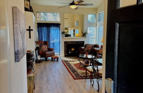 Clovis House | Cowboy Cottage, Charming 3-bedroom 2 Bath House in Clovis.