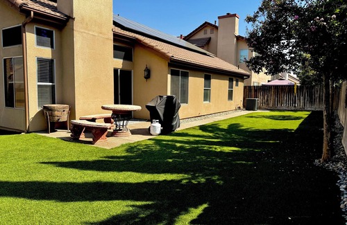 Clovis House | Cowboy Cottage, Charming 3-bedroom 2 Bath House in Clovis.
