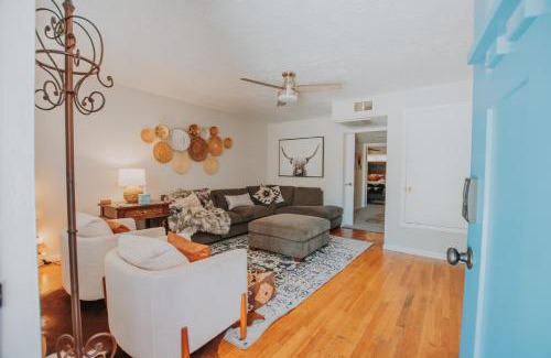 Westside House | Cowboy Den-Hot Tub-Game Room-Pet Friendly-No Pet Fees!