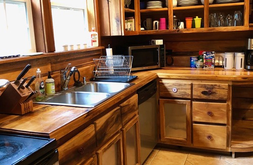Chickamauga House | Cowboy guest house on the farm -bring your dog ! Work from here.