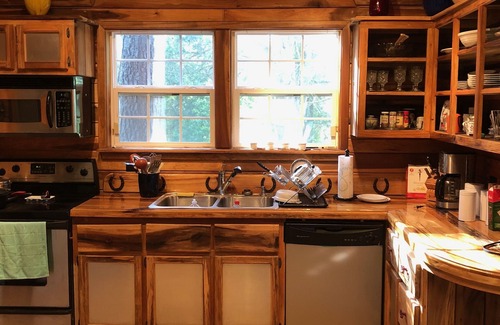 Chickamauga House | Cowboy guest house on the farm -bring your dog ! Work from here.