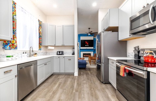 Great Northwest House | Cowboy Pool, Gorgeous Patio & Grill - By SeaWorld, Lackland & Six Flags