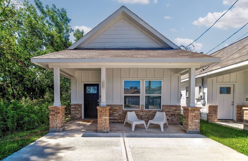 Northeast Houston House | Cowboy Ranch House – Stylish 3 BDR, Pet Friendly!
