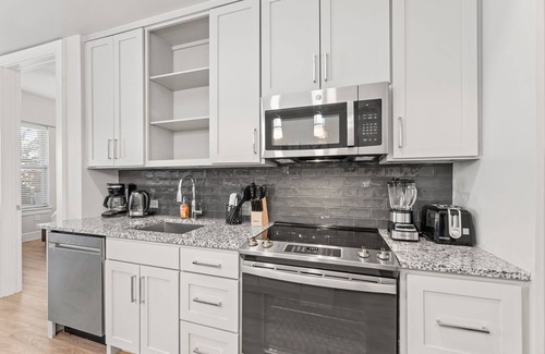 North Arlington Apartment | Cowboy stadium, King bed Luxe apartment
