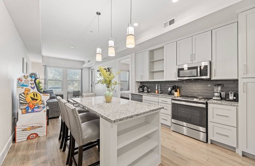 North Arlington Apartment | Cowboy stadium, King bed Luxe apartment