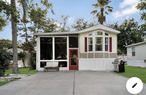 River Ranch House | Cowboys and cowgirls are you looking for a wonderful dude ranch take a look.
