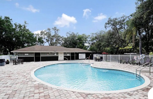River Ranch House | Cowboys and cowgirls are you looking for a wonderful dude ranch take a look.