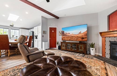 Cornville House | Cowboys & Roses - Wine Country Home w/Game Room, Hot Tub & Views - Dogs Welcome!