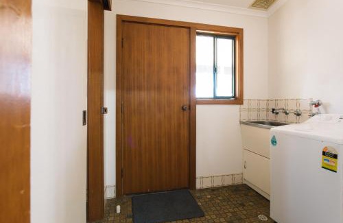 Playford Hotel | Cowell Foreshore Caravan Park