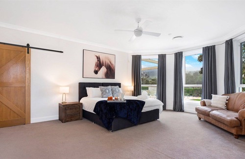Wongawilli House | Cowley House - Luxury oasis