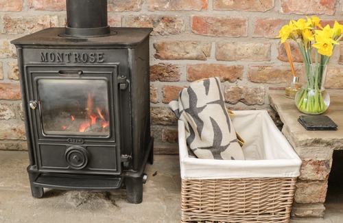 Acaster Malbis Cottage | COWPER COTTAGE 2-BED, family friendly in Acaster Malbis